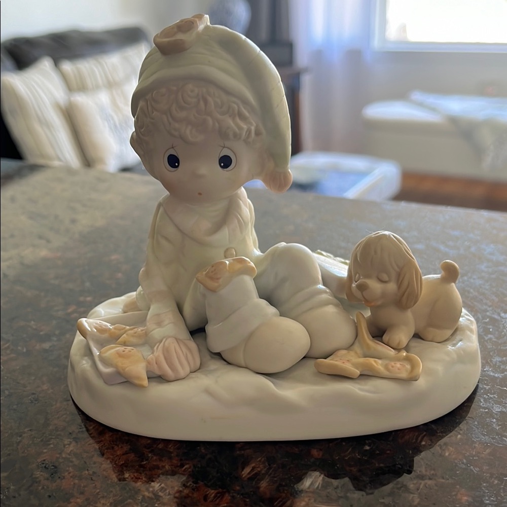 Precious moments figurine pizza on earth vintage 1997